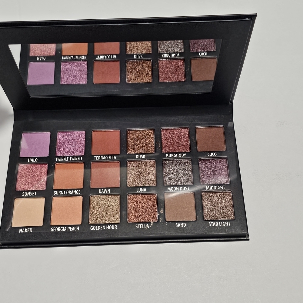 NEW KAB Cosmetics Day And Night Eyeshadow Palette - Picture 4 of 7